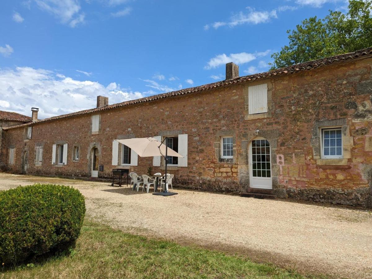 Gite Charmant Au Coeur D'Un Chateau Historique Avec Parc, Proche De Cognac, Ideal Famille Et Nature - Fr-1-653-167 Cherves-de-Cognac المظهر الخارجي الصورة