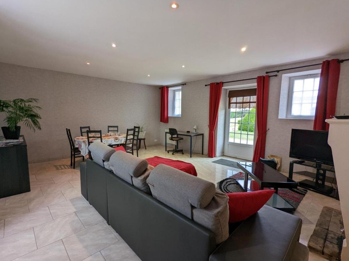 Gite Charmant Au Coeur D'Un Chateau Historique Avec Parc, Proche De Cognac, Ideal Famille Et Nature - Fr-1-653-167 Cherves-de-Cognac المظهر الخارجي الصورة