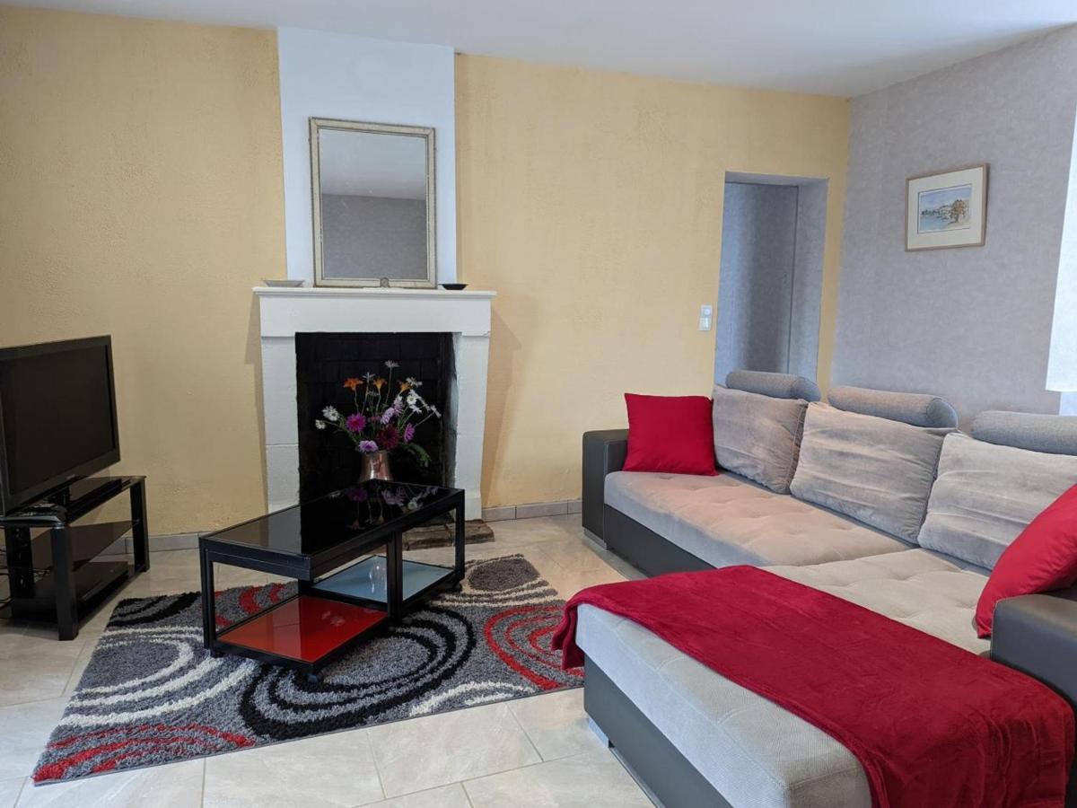 Gite Charmant Au Coeur D'Un Chateau Historique Avec Parc, Proche De Cognac, Ideal Famille Et Nature - Fr-1-653-167 Cherves-de-Cognac المظهر الخارجي الصورة