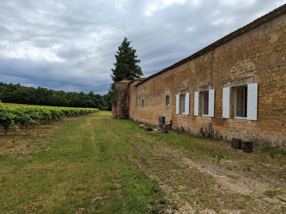 Gite Charmant Au Coeur D'Un Chateau Historique Avec Parc, Proche De Cognac, Ideal Famille Et Nature - Fr-1-653-167 Cherves-de-Cognac المظهر الخارجي الصورة